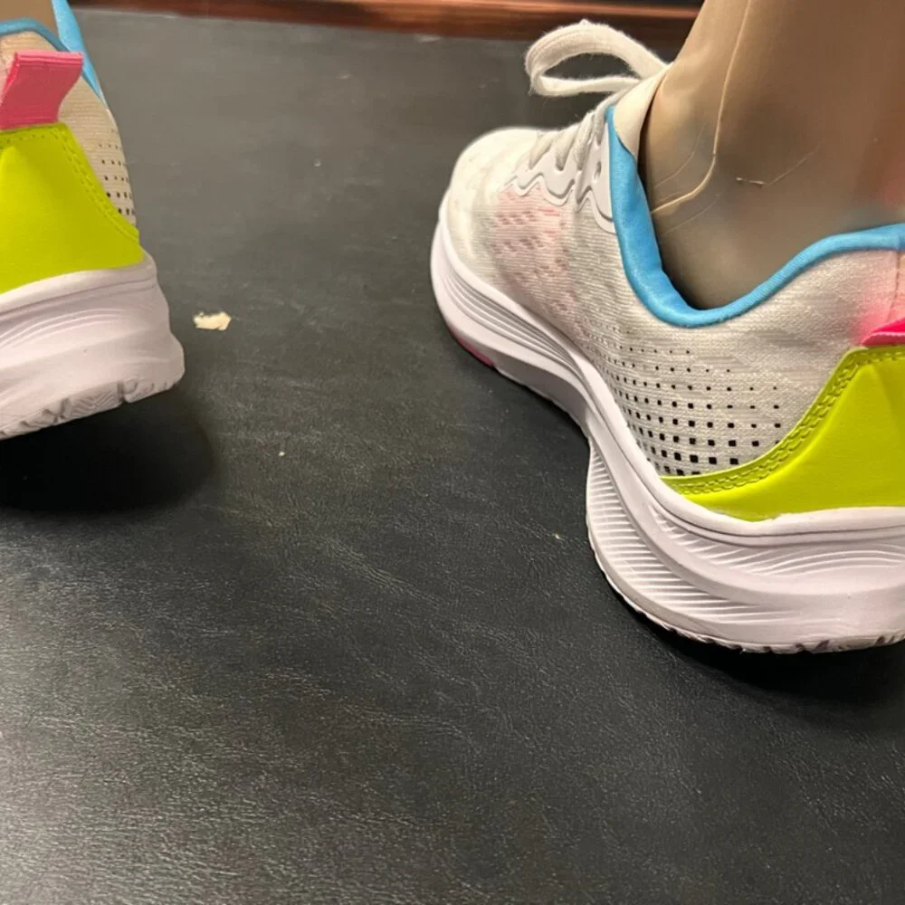 Avia Women's‎ Deluxe Trainer Sneakers with memory foam insoles size 8 (GS3)